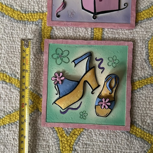 Fashion-Themed Memo Board with Accessories - Picture 8 of 11